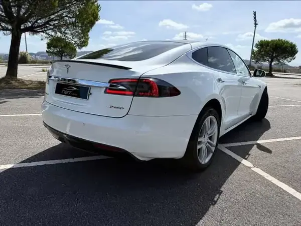 Tesla Model S 2015 - 27500 EUR, 162000 km - AUTO.MOTO.pt - 162000km - foto 3 de 21