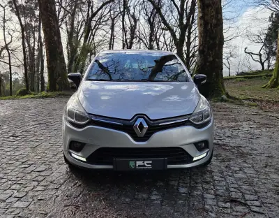 Renault Clio 2017 - 10950 EUR, 114000 km - AUTO.MOTO.pt - 114000km - foto 4 de 19