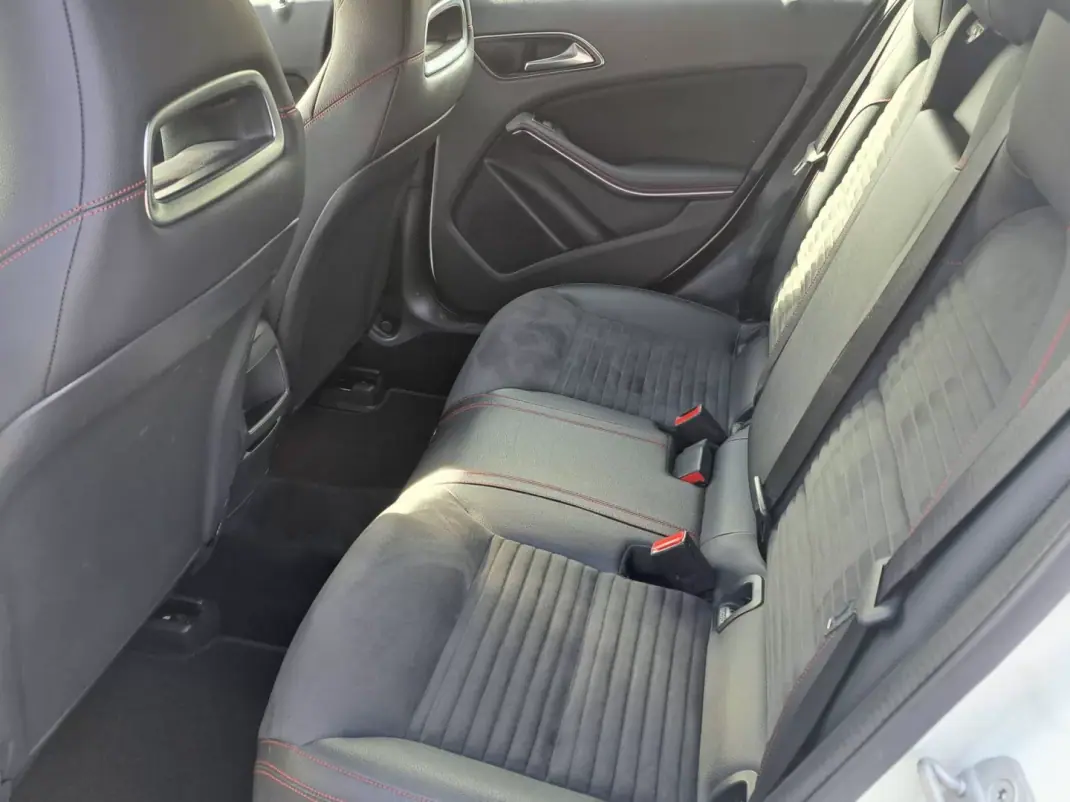 Mercedes-Benz A 180 2016 - 16250 EUR, 208525 km - AUTO.MOTO.pt - 208525km - foto 18 de 42