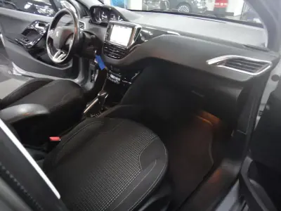 Peugeot 208 2019 - 11490 EUR, 71000 km - AUTO.MOTO.pt - 71000km - foto 11 de 24