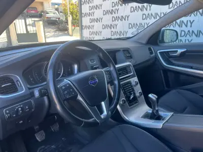Volvo V60 2017 — foto 5 de 14