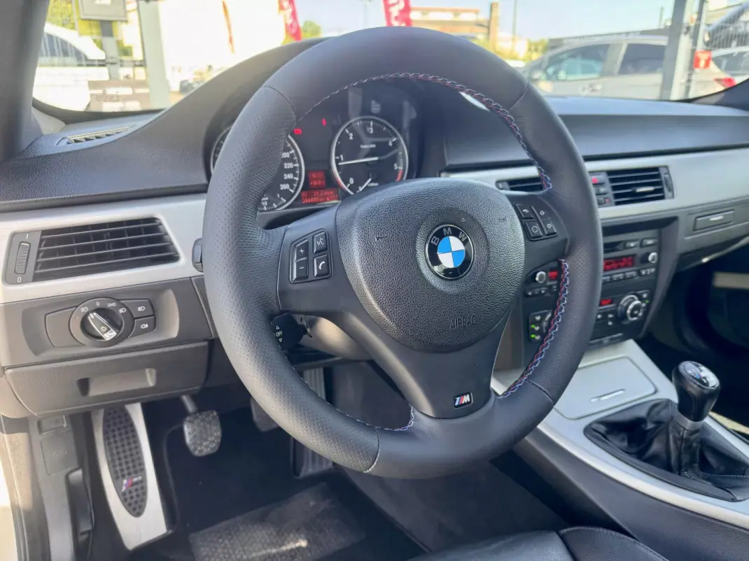 BMW 320 2009 - 13990 EUR, 243000 km - 243000km - foto 12 de 19