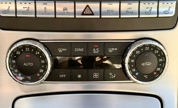 Mercedes-Benz SLK 200 2011 - 25950 EUR, 116975 km - AUTO.MOTO.pt - 116975km - foto 26 de 80