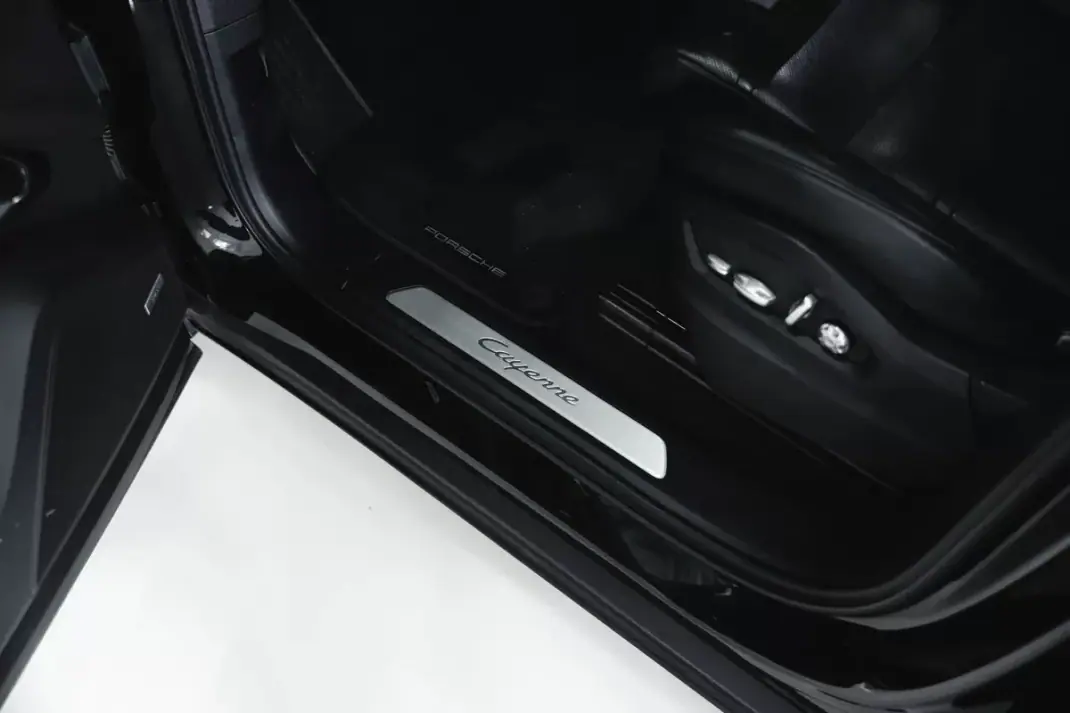 Porsche Cayenne 2018 - 57950 EUR, 120059 km - 120059km - foto 24 de 60