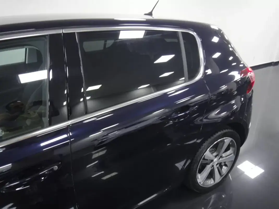 Peugeot 308 2019 - 14900 EUR, 50000 km - AUTO.MOTO.pt - 50000km - foto 32 de 51