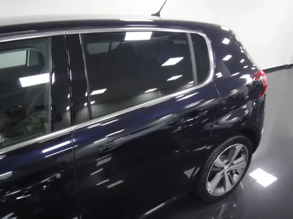 Peugeot 308 2019 - 14500 EUR, 50000 km - AUTO.MOTO.pt - 50000km - foto 32 de 51