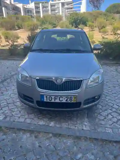 Skoda Fabia 2008 - 3250 EUR, 300000 km - AUTO.MOTO.pt - 300000km - foto 1 de 9