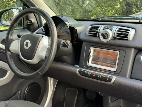 Smart Fortwo Cabrio 2013 - 8550 EUR, 173500 km - AUTO.MOTO.pt - 173500km - foto 17 de 27