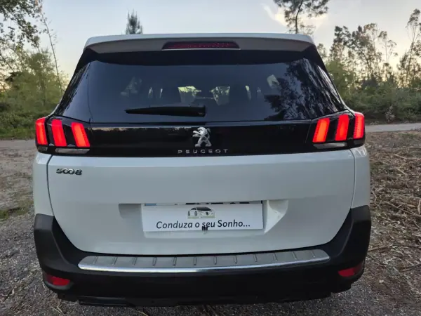 Peugeot 5008 2018 - 17750 EUR, 125000 km - AUTO.MOTO.pt - 125000km - foto 18 de 36