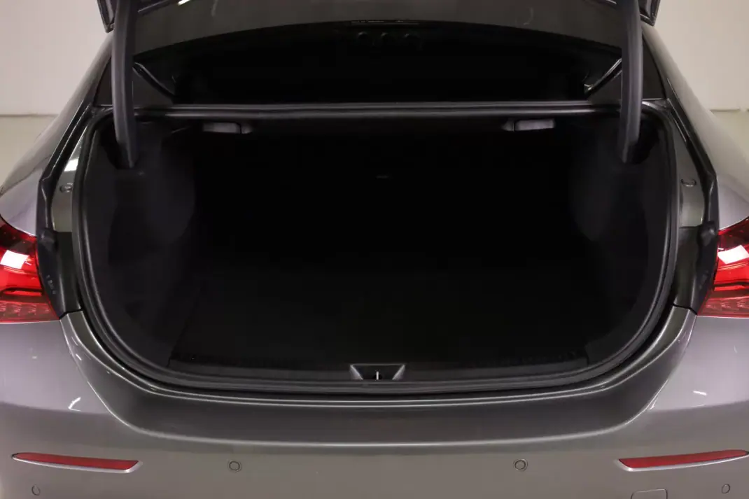 Mercedes-Benz A 180 Limousine 2025 - 39990 EUR, 6272 km - AUTO.MOTO.pt - 6272km - foto 17 de 47