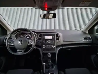 Renault Mégane Sport Tourer 2019 - 15990 EUR, 80068 km - AUTO.MOTO.pt - 80068km - foto 13 de 24