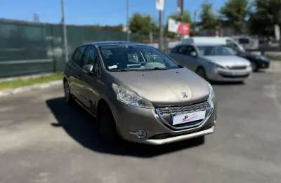 Peugeot 208 2012 - 8250 EUR, 221000 km - AUTO.MOTO.pt - 221000km - foto 4 de 21
