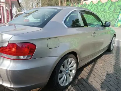 BMW 120 2009 - 11900 EUR, 197000 km - AUTO.MOTO.pt - 197000km - foto 16 de 17