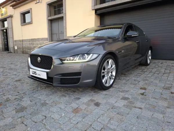 Jaguar XE 2016 - 16990 EUR, 159156 km - AUTO.MOTO.pt - 159156km - foto 3 de 16