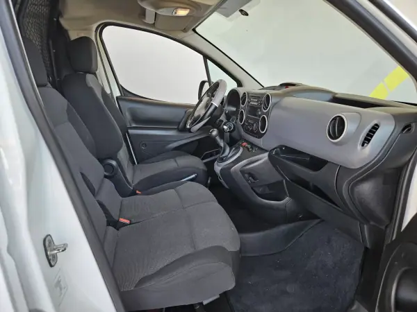 Citroën Berlingo 2016 - 7950 EUR, 230000 km - AUTO.MOTO.pt - 230000km - foto 6 de 7