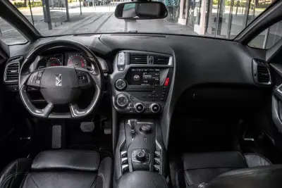 Citroën DS5 2013 - 8900 EUR, 242219 km - AUTO.MOTO.pt - 242219km - foto 34 de 38