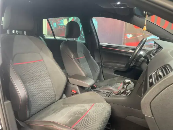 Volkswagen Golf 2019 - 30500 EUR, 106000 km - AUTO.MOTO.pt - 106000km - foto 34 de 47