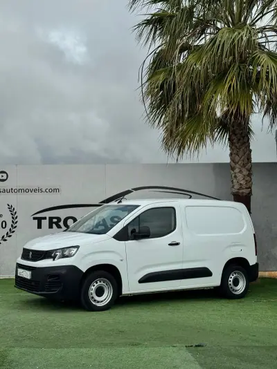 Peugeot Partner 1.5 BlueHDi Pro Standard 2021 - 13550 EUR, 171498 km - AUTO.MOTO.pt - 171498km - foto 3 de 18