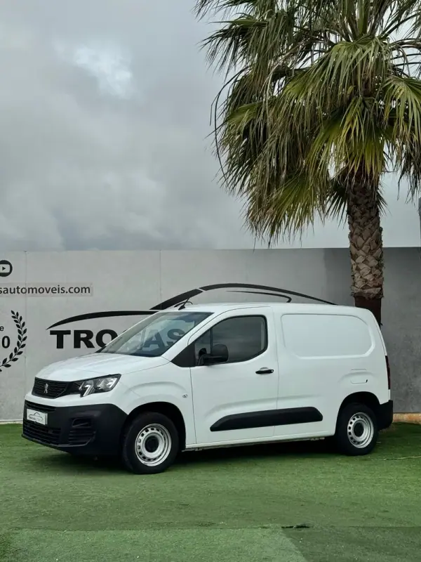 Peugeot Partner 1.5 BlueHDi Pro Standard 2021 - 13550 EUR, 171498 km - AUTO.MOTO.pt - 171498km - foto 3 de 18