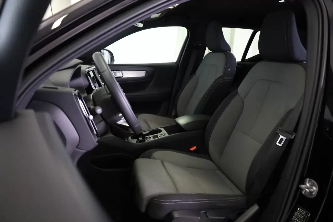 Volvo XC 40 2022 - 28990 EUR, 98750 km - AUTO.MOTO.pt - 98750km - foto 29 de 51