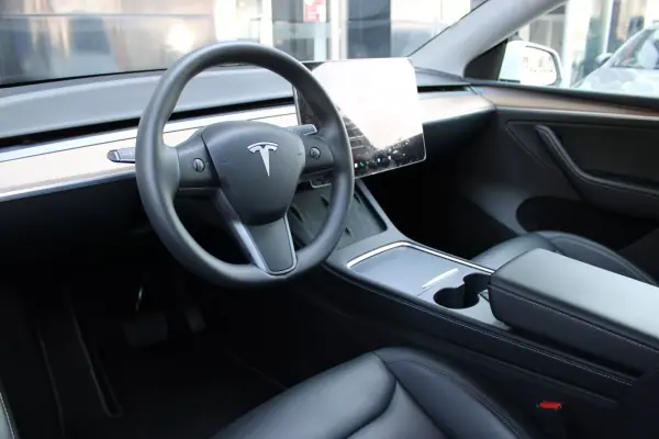 Tesla Model Y 2024 - 35900 EUR, 38745 km - 38745km - foto 4 de 38