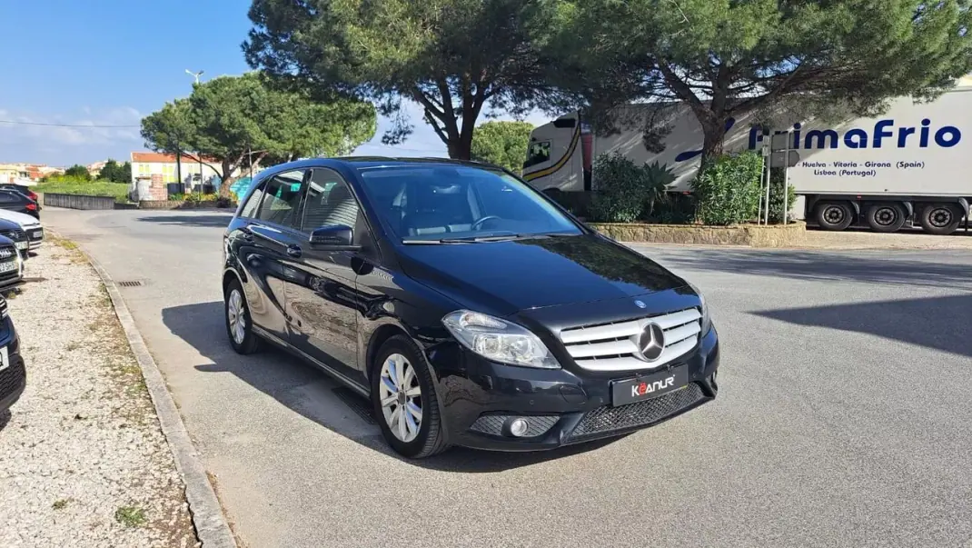 Mercedes-Benz B 180 2014 - 13890 EUR, 141469 km - AUTO.MOTO.pt - 141469km - foto 14 de 43