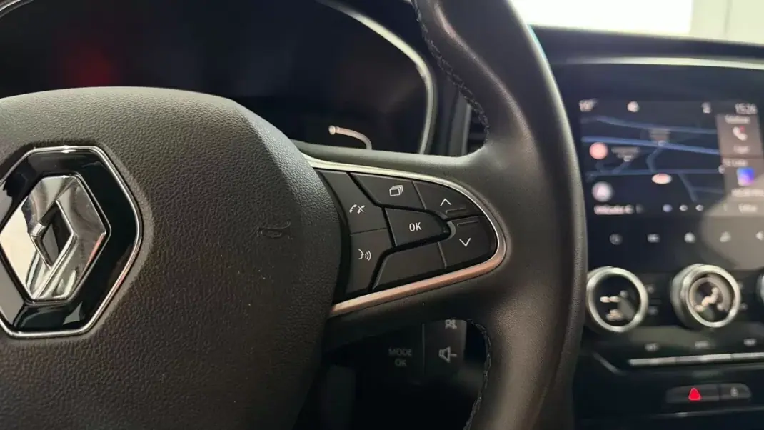 Renault Mégane Sport Tourer 2020 - 13990 EUR, 137993 km - AUTO.MOTO.pt - 137993km - foto 14 de 32