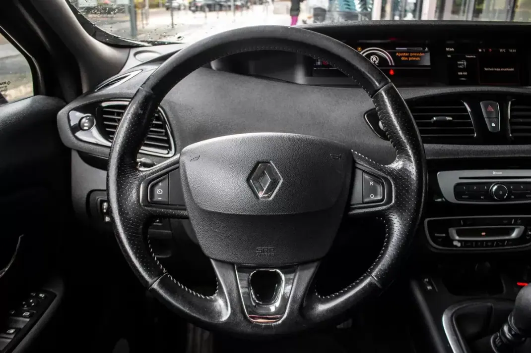 Renault Grand Scénic 2015 - 8990 EUR, 282413 km - AUTO.MOTO.pt - 282413km - foto 12 de 43