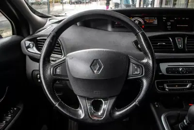 Renault Grand Scénic 2015 - 8990 EUR, 282413 km - AUTO.MOTO.pt - 282413km - foto 12 de 43