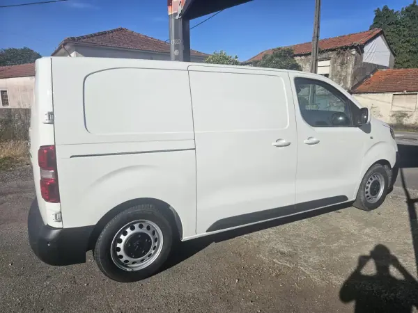 Peugeot EXPERT 1.5 BLUEHDI 100CV 2020 - 12999 EUR, 189000 km - AUTO.MOTO.pt - 189000km - foto 4 de 14
