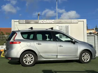Renault Grand Scénic 2015 - 7990 EUR, 242000 km - AUTO.MOTO.pt - 242000km - foto 5 de 42