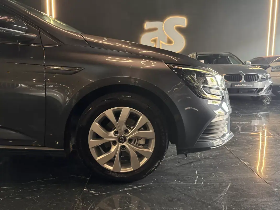 Renault Mégane 2020 - 12990 EUR, 196100 km - AUTO.MOTO.pt - 196100km - foto 4 de 23
