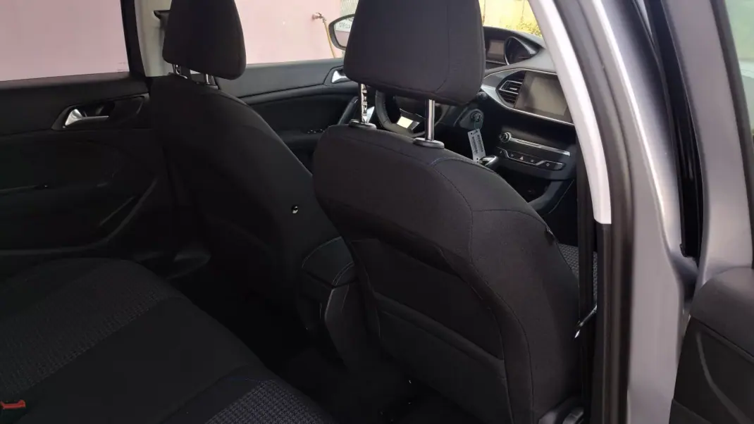 Peugeot 308 SW 2020 - 11950 EUR, 110000 km - AUTO.MOTO.pt - 110000km - foto 22 de 39