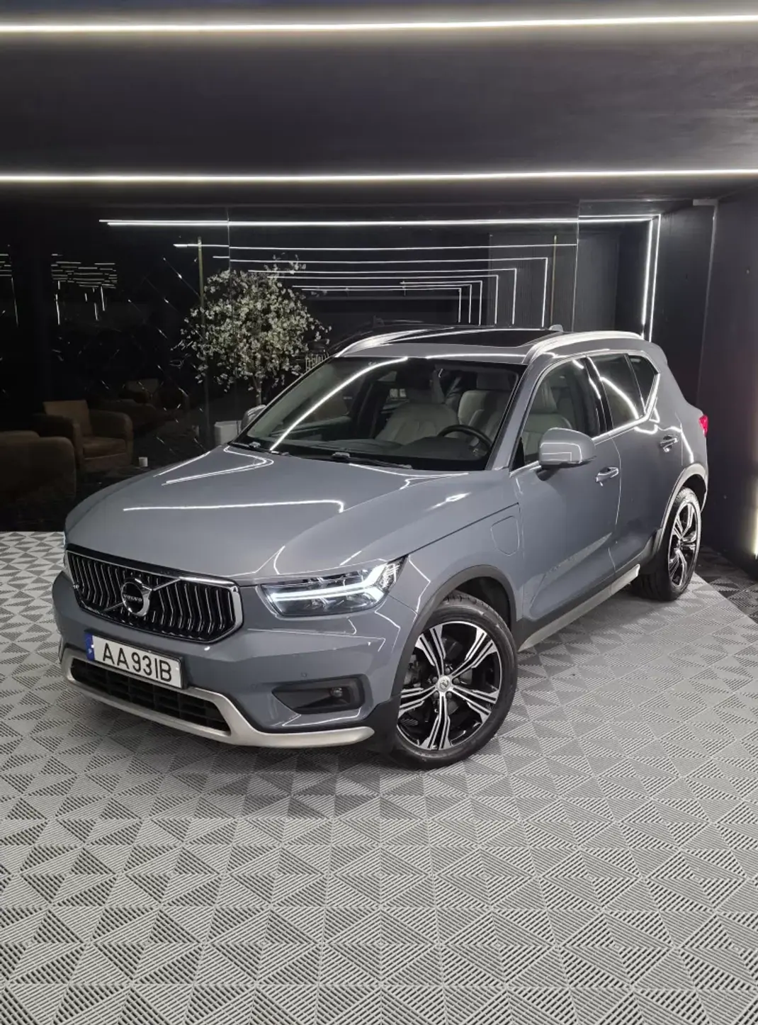 Volvo XC 40 2020 - 27750 EUR, 139000 km - AUTO.MOTO.pt - 139000km - foto 2 de 21