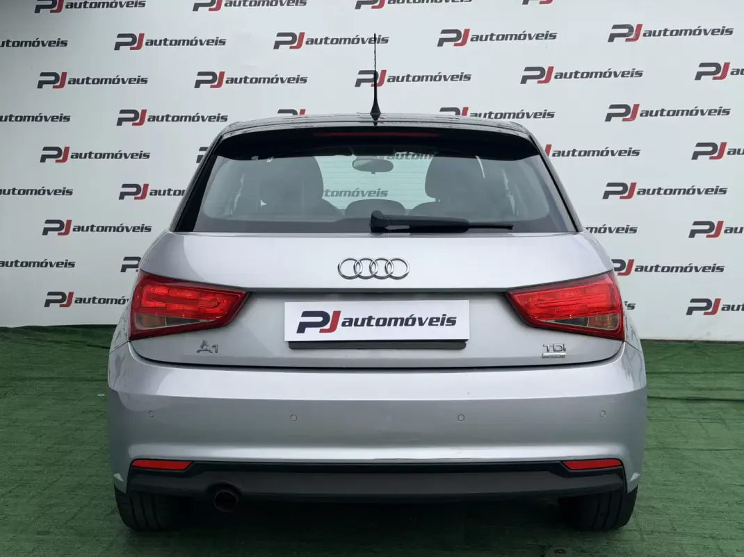 Audi A1 Sportback 2015 - 13990 EUR, 101817 km - AUTO.MOTO.pt - 101817km - foto 8 de 10