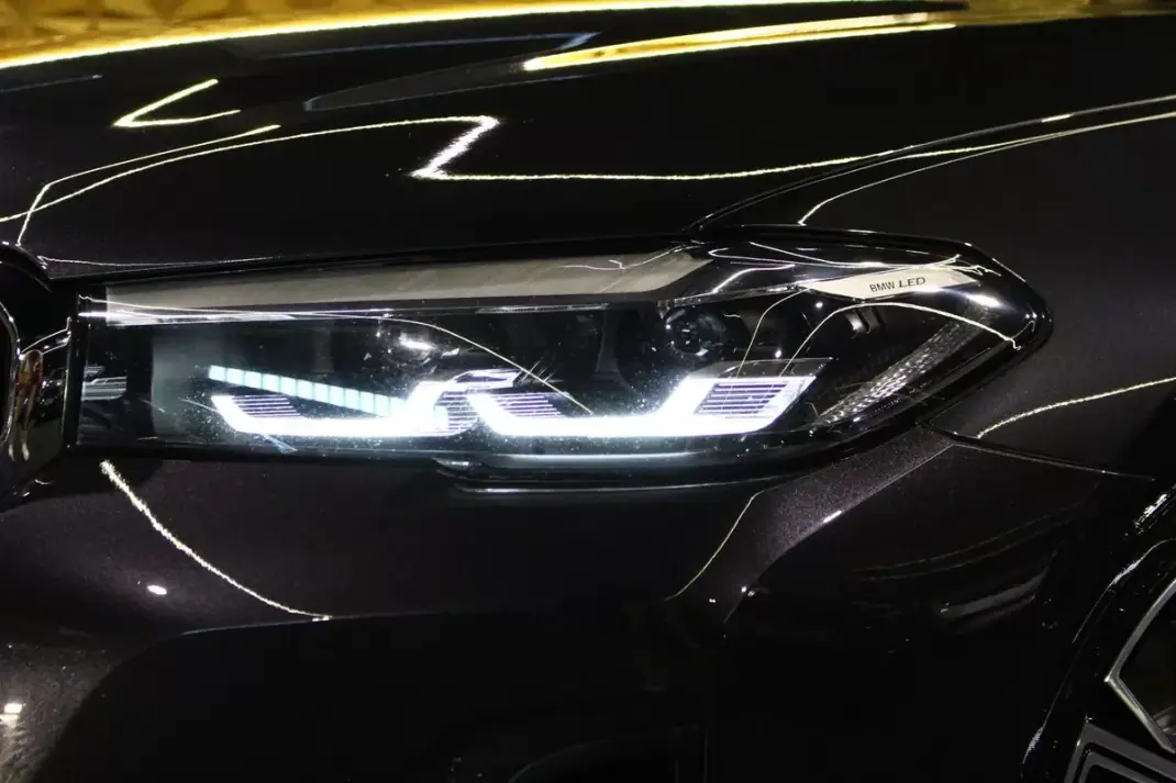 BMW 520 2023 - 29900 EUR, 165000 km - AUTO.MOTO.pt - 165000km - foto 4 de 33