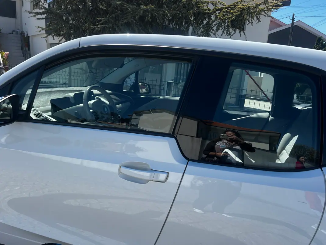 BMW i3 2016 - 9900 EUR, 166500 km - AUTO.MOTO.pt - 166500km - foto 3 de 15