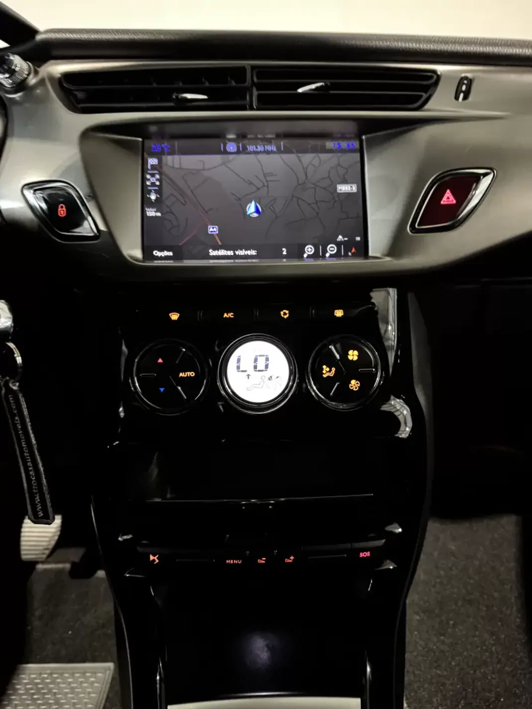 DS 3 CABRIO 2018 - 12900 EUR, 133595 km - 133595km - foto 17 de 39