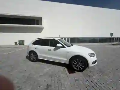Audi Q5 2015 - 19500 EUR, 207500 km - AUTO.MOTO.pt - 207500km - foto 3 de 5