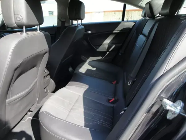 Opel Insignia 2012 - 9500 EUR, 210000 km - AUTO.MOTO.pt - 210000km - foto 8 de 9