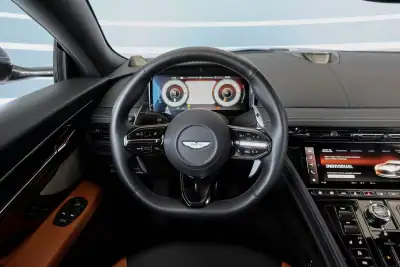 Aston Martin DB12 Coupé 2024 - 300000 EUR, 7650 km - AUTO.MOTO.pt - 7650km - foto 7 de 22