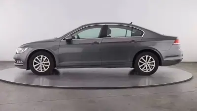 Volkswagen Passat 2016 - 10999 EUR, 190000 km - AUTO.MOTO.pt - 190000km - foto 17 de 23