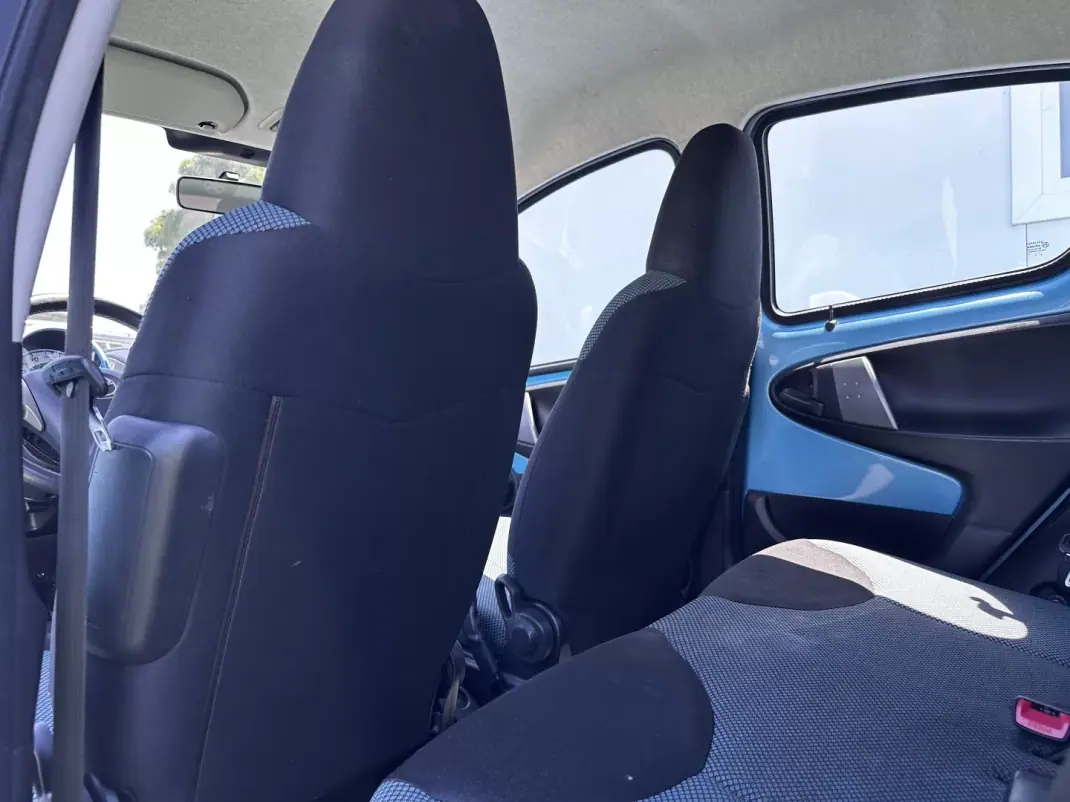 Toyota Aygo 2013 - 6490 EUR, 72000 km - AUTO.MOTO.pt - 72000km - foto 12 de 28