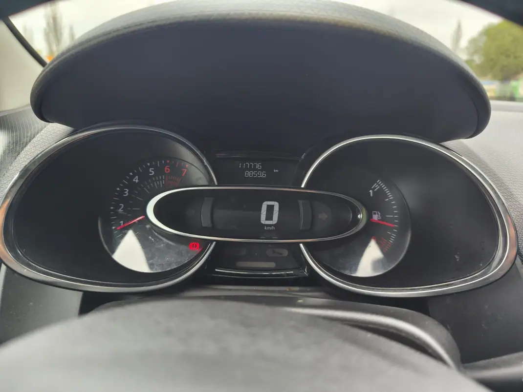 Renault Clio 2018 - 10950 EUR, 117726 km - AUTO.MOTO.pt - 117726km - foto 13 de 23