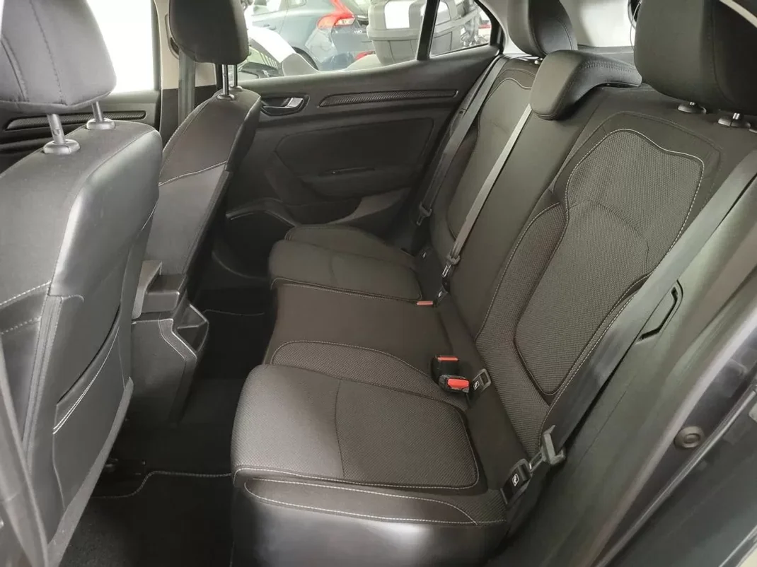 Renault Mégane 2019 - 13490 EUR, 113000 km - AUTO.MOTO.pt - 113000km - foto 13 de 14