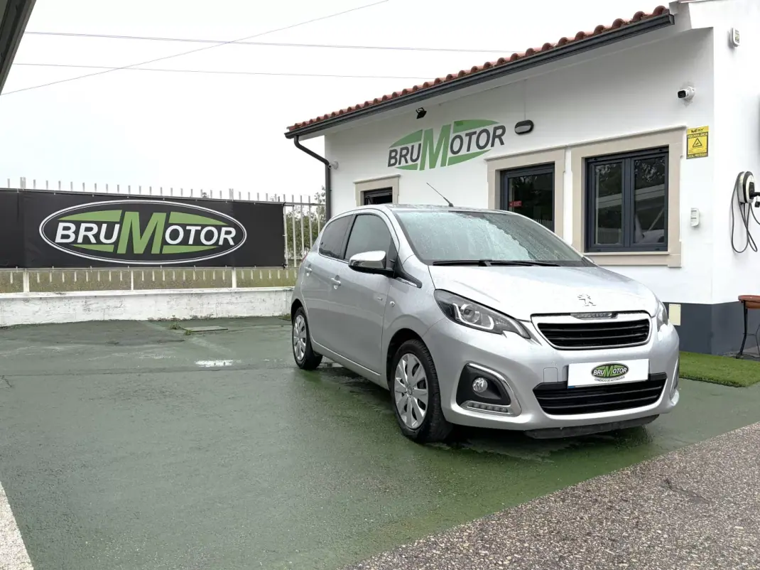 Peugeot 108 2020 - 10800 EUR, 54120 km - AUTO.MOTO.pt - 54120km - foto 1 de 12