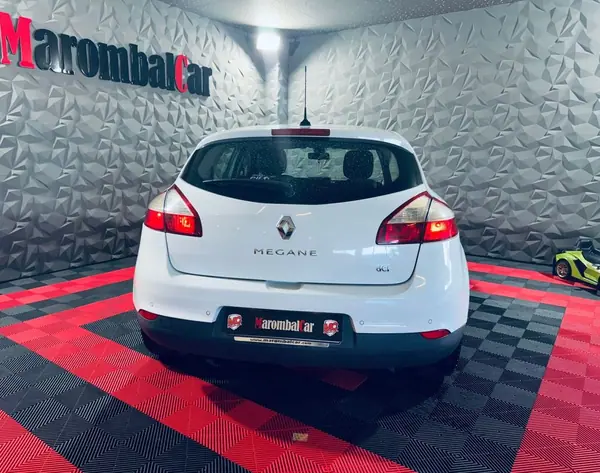 Renault Mégane 2012 - 10990 EUR, 243460 km - AUTO.MOTO.pt - 243460km - foto 5 de 21