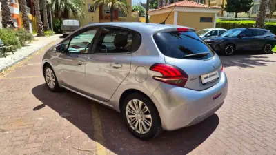 Peugeot 208 2019 - 9980 EUR, 50000 km - AUTO.MOTO.pt - 50000km - foto 3 de 14