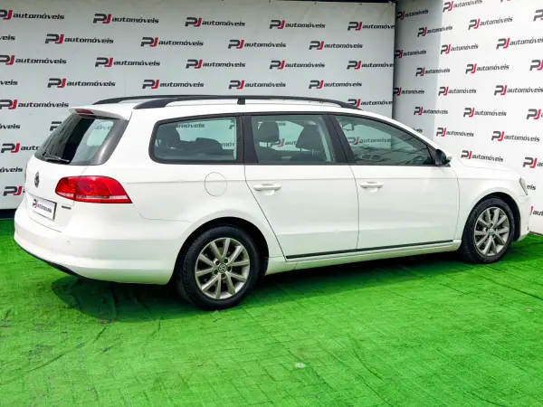 Volkswagen Passat Variant 2013 - 8500 EUR, 239977 km - AUTO.MOTO.pt - 239977km - foto 5 de 25