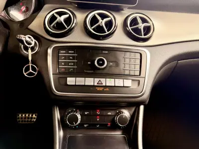 Mercedes-Benz CLA 200 2018 - 24990 EUR, 139299 km - AUTO.MOTO.pt - 139299km - foto 15 de 23
